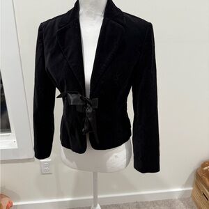 Black Velvet Blazer with Tailored Silhouette
